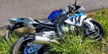 Motociclista fica ferido em acidente com caminhão na BR-470 em Apiúna
