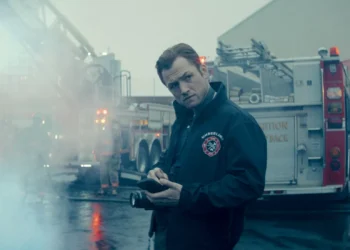 Taron Egerton: o herói nada óbvio que brilha na série ‘Cortina de Fumaça’
