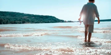 Será que qualquer roupa bloqueia os raios solares? Olhe que…