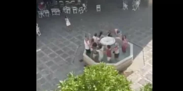 “Bárbaros”. Portugueses dançam em fonte de Sevilha e geram polémica