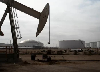 Petróleo fecha perto de máxima em sete semanas