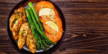 Mostarda, frango e batata-doce: Uma combinação perfeita para o almoço