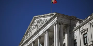 Presidente da AR reeleito, mas ‘vices’ causam discórdia: “Traição”