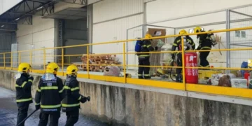 Vazamento de vapor tóxico por reação química assusta funcionários em galpão de Gaspar