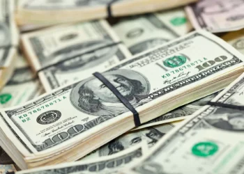 Dólar sobe mais de 1%, a R$ 5,48, após anúncio de Trump sobre novas tarifas