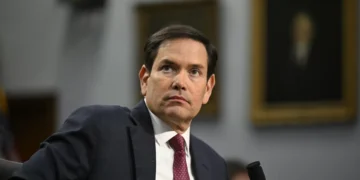 EUA aplicam sanções a ‘frota fantasma’ petrolífera iraniana e Hezbollah