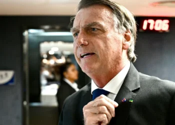 Jair Bolsonaro alvo de buscas e obrigado a usar pulseira eletrónica