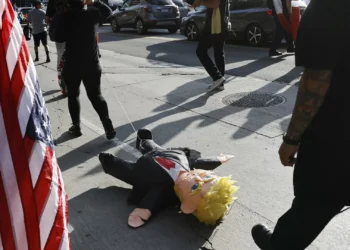 Executivo de Trump acusado de ilegalidades e racismo nas detenções em LA