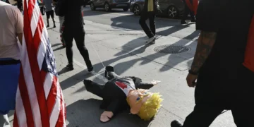 Executivo de Trump acusado de ilegalidades e racismo nas detenções em LA