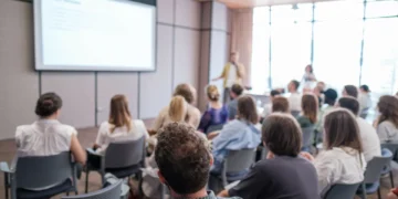 É obrigatório frequentar formação no local de trabalho?