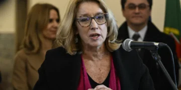 Ministério garante que Governo não quer eliminar a falta por luto gestacional