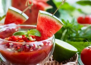 Salada, gaspacho e margarita: Três receitas refrescantes com melancia