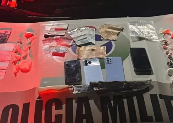 Homem pula no rio durante fuga da PM e acaba preso por tráfico em Indaial