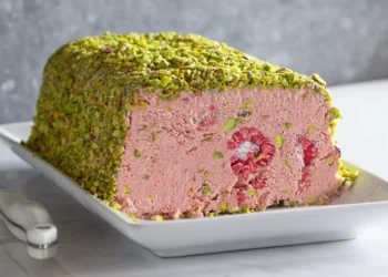 Receita de parfait de framboesa e pistacho. Alguém falou em sobremesa?