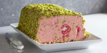 Receita de parfait de framboesa e pistacho. Alguém falou em sobremesa?