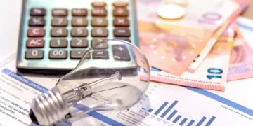 Contas de luz terão nova alta em agosto com bandeira vermelha nível 2