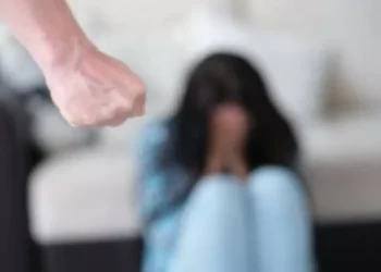 Nova lei veta benefícios penais para agressores em crimes sexuais contra mulheres no Brasil
