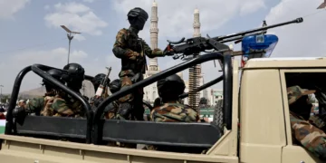 Iêmen: houthis ameaçam bombardear navios de empresas que negociam com Israel