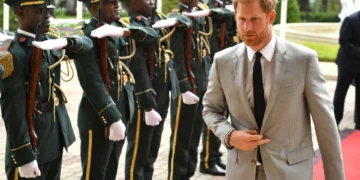 Príncipe Harry desloca-se a campo de minas em Angola