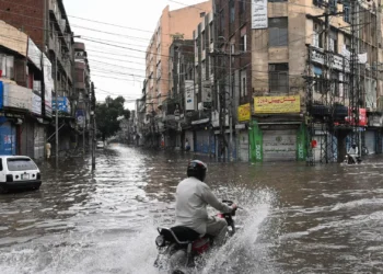 Ruas tornaram-se rios. A devastação das chuvas torrenciais no Paquistão