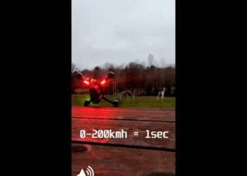 Vídeo mostra drone a ir dos 0 aos 200km/ em apenas 1 segundo