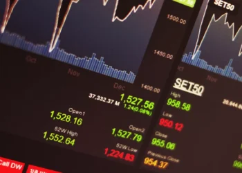 Bolsas europeias abrem em baixa. Investidores aguardam por reunião