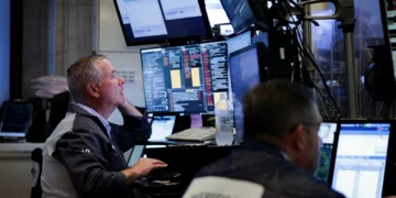 S&P 500 e Nasdaq registram recordes de fechamento, com impulso da Alphabet