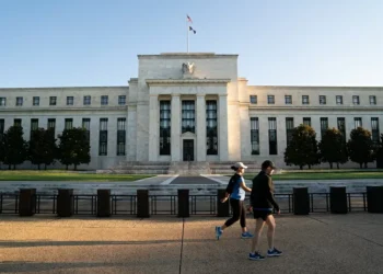 Atividade econômica dos EUA acelera, mas perspectivas são pessimistas, diz Fed