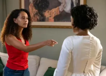 A exigência de diretor de ‘Vale Tudo’ para Bella Campos em cena do vestido