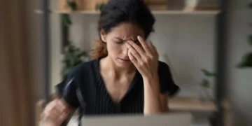 Medicamentos semelhantes ao Ozempic podem tratar enxaquecas crónicas