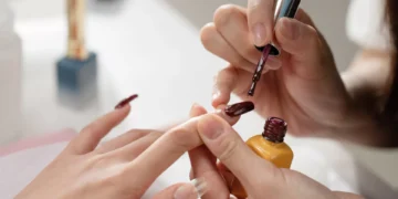 Infarmed proíbe substância TPO em cosméticos: O que precisa de saber