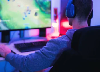 Estudo. Jovens que procuram escape nos videojogos são mais vulneráveis
