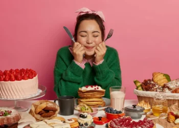 Está constantemente a pensar em comida? Pode ser ruído alimentar