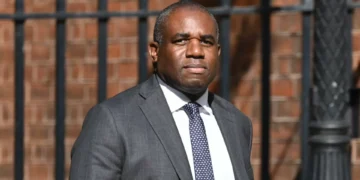 Imigração ilegal? Reino Unido cria regime de sanções contra gangues