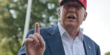 Administração Trump diz a embaixadas para não criticarem eleições estrangeiras