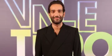 Humberto Carrão repete cena e muda visual de forma radical em ‘Vale Tudo’