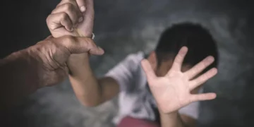 Criança ferida, dever esquecido: conselheiros tutelares são afastados por não proteger vítima de agressão em SC