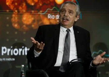 Justiça argentina processa ex-presidente Alberto Fernandez por corrupção