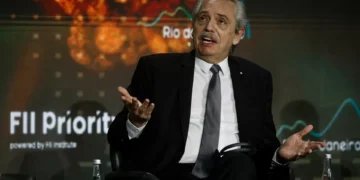 Justiça argentina processa ex-presidente Alberto Fernandez por corrupção