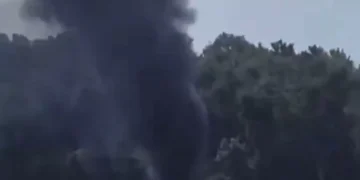 Dois mortos após helicóptero colidir com cabo de alta tensão nos EUA