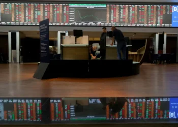 Ibovespa fecha em leve baixa, com atenção ao Jackson Hole e Vale atenuando perdas