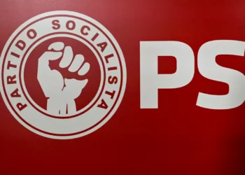 PS condena tiros em casa de candidato da AD, mas lamenta aproveitamento