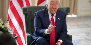 Trump anuncia taxa de 100% sobre ‘chips’ e semicondutores importados