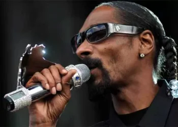 Snoop Dogg critica cena com casal lésbico em filme da Disney