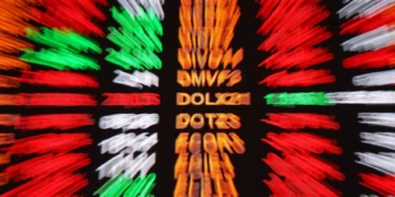 Dólar abaixo de R$ 5,40 e Ibovespa em alta: o que motivou otimismo nesta terça (12)?