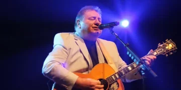 O lançamento que traz de volta a voz marcante do Frank Sinatra do rock