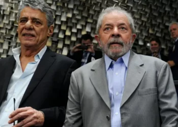 Chico Buarque foi convidado a compor samba em homenagem a Lula