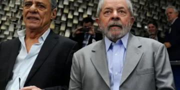 Chico Buarque foi convidado a compor samba em homenagem a Lula