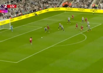 Fixem este nome. Rio Ngumoha ‘salva’ o Liverpool aos 16 anos