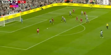 Fixem este nome. Rio Ngumoha ‘salva’ o Liverpool aos 16 anos